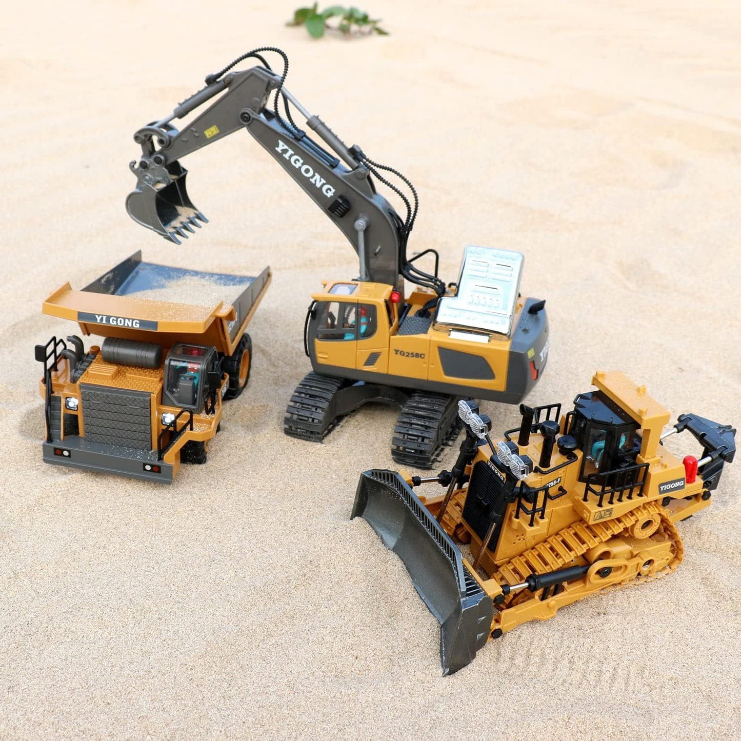 4Pcs set Remote control engineering vehicle set, 2.4G high-tech 11-channel remote control excavator dump truck bulldozer alloy plastic engineering vehicle remote control construction toy car set